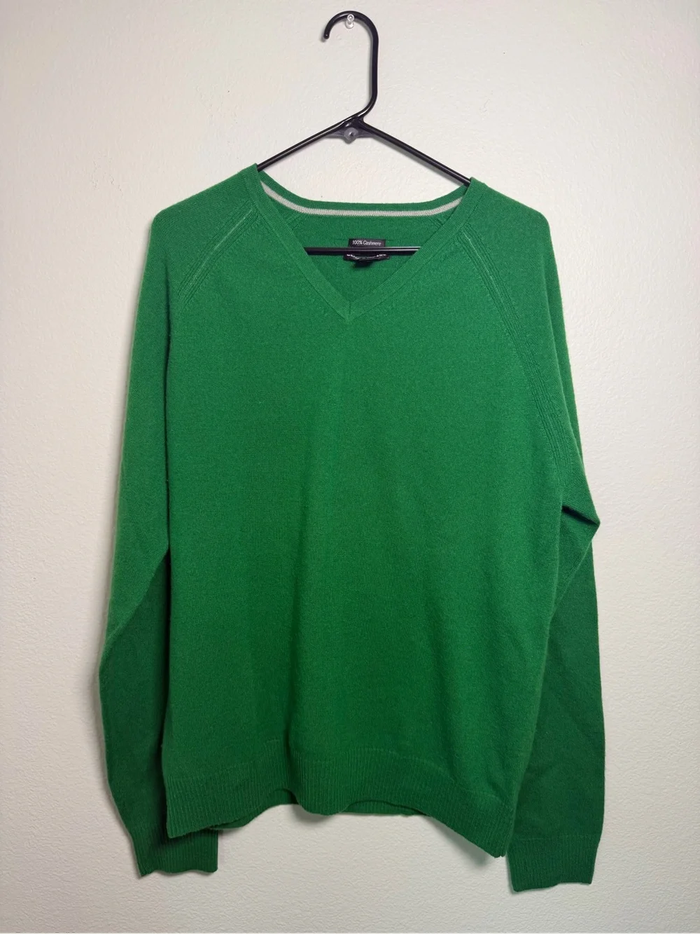 Club Monaco 100% Cashmere Kelly Green V-Neck Sweater Size M